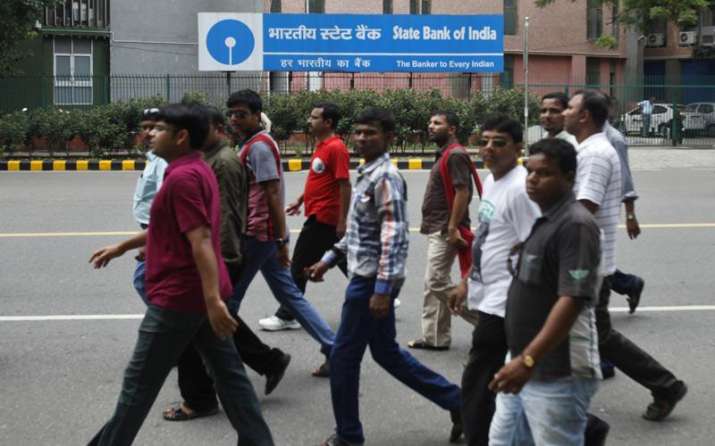 1 अप्रैल से SBI में होंगे ये 4 बड़े बदलाव, अब इन सर्विस के लिए चुकाने होंगे ज्यादा पैसे 1 अप्रैल से SBI में होंगे ये 4 बड़े बदलाव, अब इन सर्विस के लिए चुकाने होंगे ज्यादा पैसे- India TV Paisa