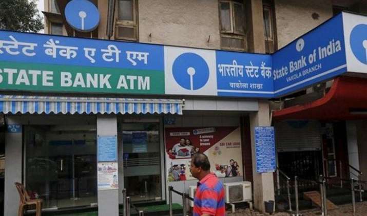 एक अप्रैल से SBI में ATM लेनदेन भी पड़ेगा महंगा, 5 फ्री ट्रांजैक्शन के बाद देना होगा 20 रुपए का शुल्क एक अप्रैल से SBI में ATM लेनदेन भी पड़ेगा महंगा, 5 फ्री ट्रांजैक्शन के बाद देना होगा 20 रुपए का शुल्क- India TV Paisa