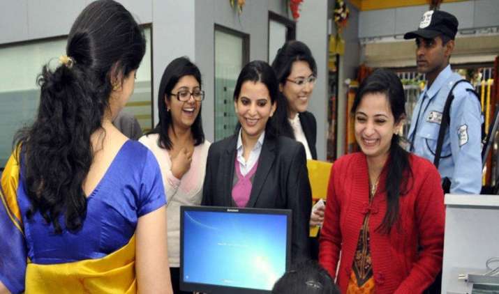 Women’s Day: देश में महिलाओं के मुकाबले पुरुषों की औसत कमाई 67% अधिक, उच्च पदों पर होना बड़ी वजह Women’s Day: देश में महिलाओं के मुकाबले पुरुषों की औसत कमाई 67% अधिक, उच्च पदों पर होना बड़ी वजह- IndiaTV Paisa