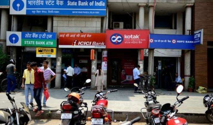 RBI ने बदला अपना निर्णय, एक अप्रैल को देशभर में बंद रहेंगे सभी बैंक RBI ने बदला अपना निर्णय, एक अप्रैल को देशभर में बंद रहेंगे सभी बैंक- IndiaTV Paisa