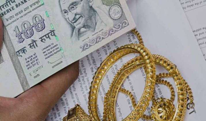 NBFC गोल्ड लोन में दे सकेंगे केवल 25,000 रुपए कैश, RBI ने नियमों में किया बदलाव NBFC गोल्ड लोन में दे सकेंगे केवल 25,000 रुपए कैश, RBI ने नियमों में किया बदलाव- India TV Paisa