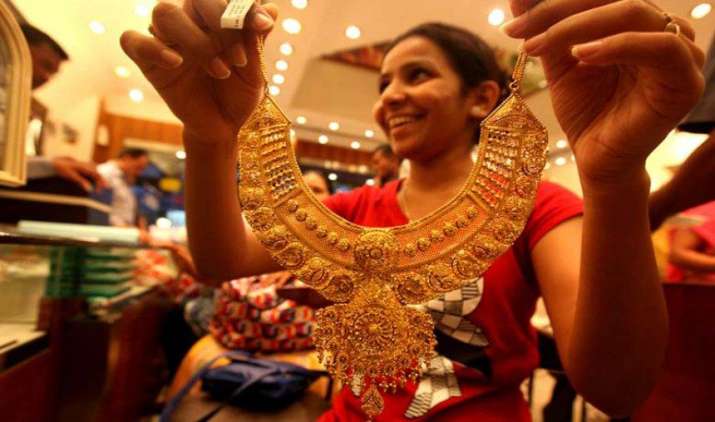 Gold slips: 29K से फिर नीचे आया सोना, चांदी की कीमतों में 350 रुपए की गिरावट Gold slips: 29K से फिर नीचे आया सोना, चांदी की कीमतों में 350 रुपए की गिरावट- India TV Paisa