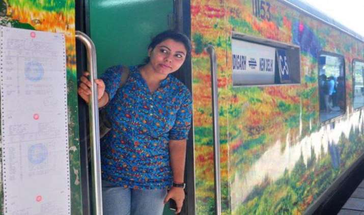 साधारण ट्रेन टिकट पर मिलेगा राजधानी, शताब्दी में सफर करने का मौका, 1 अप्रैल से शुरू होगी नई सेवा साधारण ट्रेन टिकट पर मिलेगा राजधानी, शताब्दी में सफर करने का मौका, 1 अप्रैल से शुरू होगी नई सेवा- IndiaTV Paisa