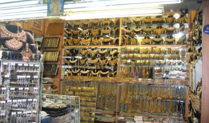 मांग घटने से चांदी में 150 रुपए की गिरावट, सोना स्थिर मांग घटने से चांदी में 150 रुपए की गिरावट, सोना स्थिर- India TV Paisa