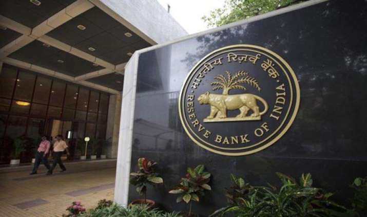 चालू वित्त वर्ष की शेष अवधि में नीतिगत दर को बरकरार रख सकता है RBI, बढ़ती महंगाई बनी बड़ी वजह चालू वित्त वर्ष की शेष अवधि में नीतिगत दर को बरकरार रख सकता है RBI, बढ़ती महंगाई बनी बड़ी वजह- IndiaTV Paisa