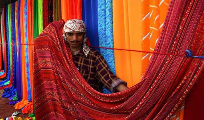 GST लागू होने से कपड़ा नहीं होगा महंगा, वित्तमंत्री ने संसद में दी सफाई GST लागू होने से कपड़ा नहीं होगा महंगा, वित्तमंत्री ने संसद में दी सफाई- IndiaTV Paisa