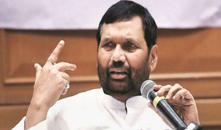 खाद्य मंत्री राम विलास पासवान ने उठाया सवाल, क्या होटल कर्मचारियों तक पहुंचता है सर्विस चार्ज खाद्य मंत्री राम विलास पासवान ने उठाया सवाल, क्या होटल कर्मचारियों तक पहुंचता है सर्विस चार्ज- India TV Paisa