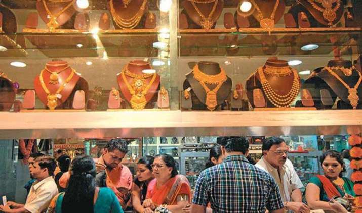 वैश्विक संकेतों, ज्वैलर्स की लिवाली से सोना और चांदी में तेजी, 350 रुपए महंगाई हुई चांदी वैश्विक संकेतों, ज्वैलर्स की लिवाली से सोना और चांदी में तेजी, 350 रुपए महंगाई हुई चांदी- India TV Paisa