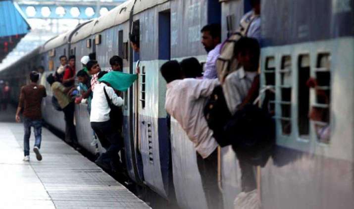 ट्रेन सफर 10 फीसदी तक होगा महंगा, किराया बढ़ाने के इन पांच तरीकों पर प्रभु कर रहे हैं विचार ट्रेन सफर 10 फीसदी तक होगा महंगा, किराया बढ़ाने के इन पांच तरीकों पर प्रभु कर रहे हैं विचार- India TV Paisa