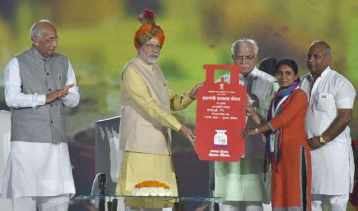 सरकार 2018-19 तक 95 प्रतिशत परिवारों तक पहुंचाएगी LPG, 7 करोड़ गैस कनेक्शन बांटने का लक्ष्य सरकार 2018-19 तक 95 प्रतिशत परिवारों तक पहुंचाएगी LPG, 7 करोड़ गैस कनेक्शन बांटने का लक्ष्य- IndiaTV Paisa