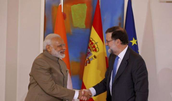 मोदी ने दिया स्पेन की कंपनियों को भारत में निवेश का न्योता, सात समझौतों पर किए हस्ताक्षर मोदी ने दिया स्पेन की कंपनियों को भारत में निवेश का न्योता, सात समझौतों पर किए हस्ताक्षर- India TV Paisa