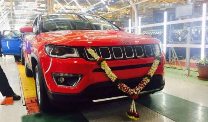 Jeep ने भारतीय बाजार में की सबसे बड़ी कटौती, वाहनों के दाम 18.5 लाख रुपए तक घटाए Jeep ने भारतीय बाजार में की सबसे बड़ी कटौती, वाहनों के दाम 18.5 लाख रुपए तक घटाए- India TV Paisa