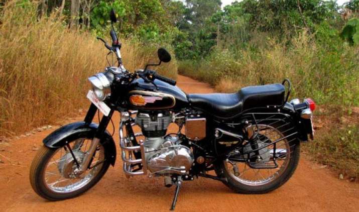Royal Enfield: GST से पहले सस्ती हुई बुलेट, जानिए किस मॉडल पर कितने घटे दाम Royal Enfield: GST से पहले सस्ती हुई बुलेट, जानिए किस मॉडल पर कितने घटे दाम- India TV Paisa