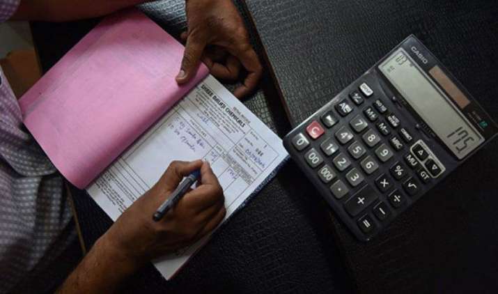 रिटेल कारोबारियों को हर महीने एक ही बार फाइल करना होगा GST रिटर्न, सरकार ने कहा अफवाहों पर न दें ध्यान रिटेल कारोबारियों को हर महीने एक ही बार फाइल करना होगा GST रिटर्न, सरकार ने कहा अफवाहों पर न दें ध्यान- India TV Paisa