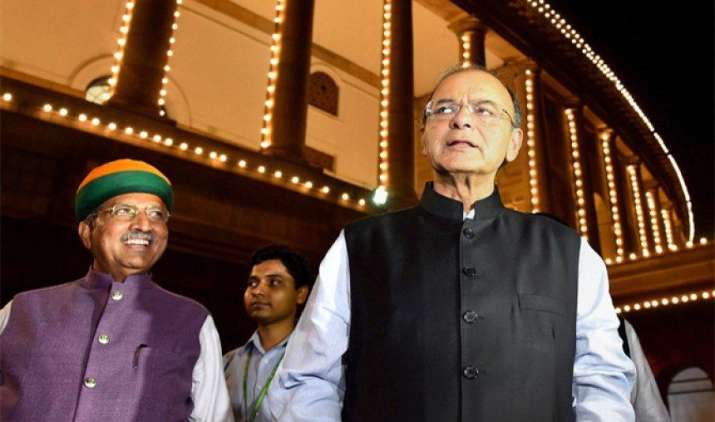 जेटली ने कहा, जब उपभोक्ता परेशान नहीं तो कुछ व्यापारी ही GST को लेकर क्यों मचा रहे हैं शोर जेटली ने कहा, जब उपभोक्ता परेशान नहीं तो कुछ व्यापारी ही GST को लेकर क्यों मचा रहे हैं शोर- India TV Paisa