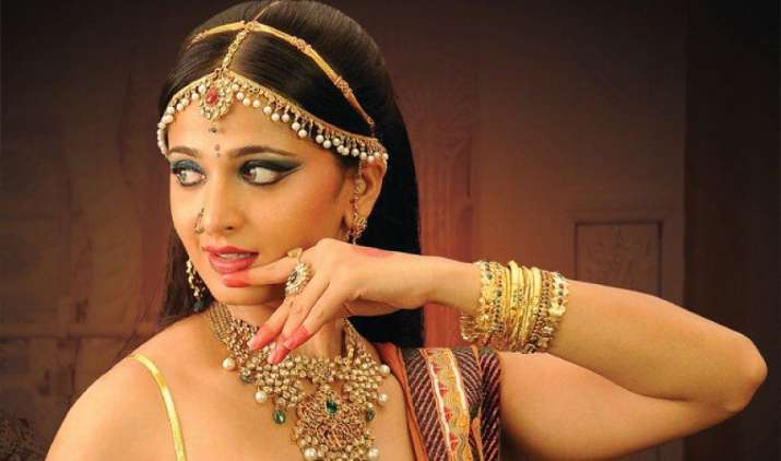 Gold में लगातार दूसरे सप्ताह तेजी का रुख, चांदी की कीमतों में भी 790 रुपए का इजाफा Gold में लगातार दूसरे सप्ताह तेजी का रुख, चांदी की कीमतों में भी 790 रुपए का इजाफा- IndiaTV Paisa