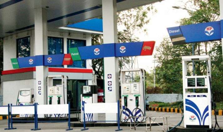 HPCL और ONGC मिलकर बनेंगी देश की सबसे बड़ी तेल कंपनी, कैबिनेट ने दी हिस्सेदारी बेचने को मंजूरी HPCL और ONGC मिलकर बनेंगी देश की सबसे बड़ी तेल कंपनी, कैबिनेट ने दी हिस्सेदारी बेचने को मंजूरी- IndiaTV Paisa