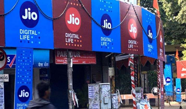 रिलायंस जियो ने 4G VoLTE फीचर फोन निर्माण के लिए Intex को बनाया पार्टनर, अगस्त में होगा लॉन्च रिलायंस जियो ने 4G VoLTE फीचर फोन निर्माण के लिए Intex को बनाया पार्टनर, अगस्त में होगा लॉन्च- India TV Paisa