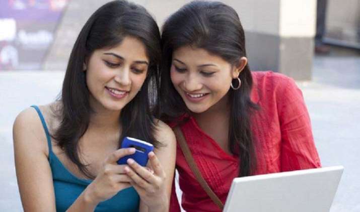 अब 3 करोड़ स्टूडेंट्स को फ्री Wi-Fi देने की तैयारी में है रिलायंस जियो, HRD मिनिस्ट्री के सामने रखा प्रस्ताव अब 3 करोड़ स्टूडेंट्स को फ्री Wi-Fi देने की तैयारी में है रिलायंस जियो, HRD मिनिस्ट्री के सामने रखा प्रस्ताव- India TV Paisa