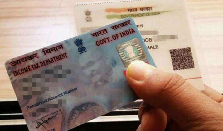 I-T डिपार्टमेंट ने आधार-PAN लिंक करने के लिए जारी किया एक पेज का फॉर्म, अब मैन्यूअली भी कर सकेंगे ये काम I-T डिपार्टमेंट ने आधार-PAN लिंक करने के लिए जारी किया एक पेज का फॉर्म, अब मैन्यूअली भी कर सकेंगे ये काम- India TV Paisa