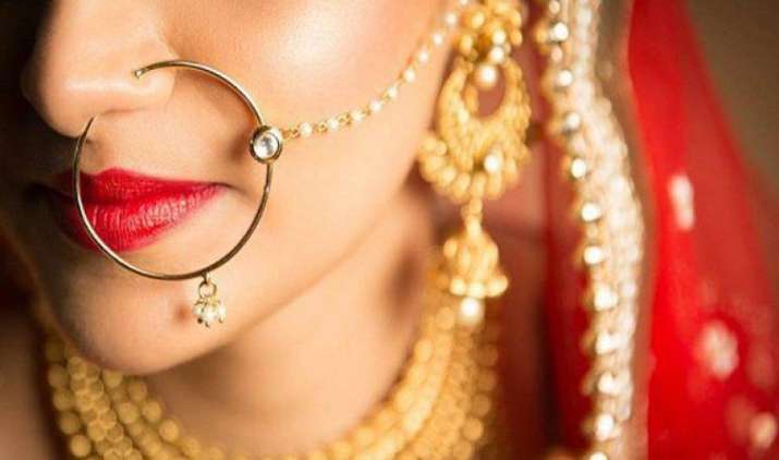 सोने का भाव हुआ 3 हफ्ते में सबसे महंगा, लेकिन चांदी की कीमतों में आई गिरावट सोने का भाव हुआ 3 हफ्ते में सबसे महंगा, लेकिन चांदी की कीमतों में आई गिरावट- IndiaTV Paisa