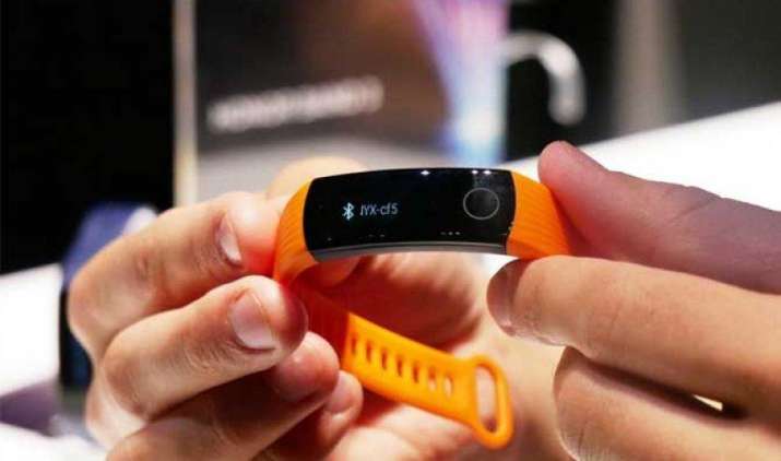 Huawei ने भारतीय बाजार में 2799 रुपए में उतारा ऑनर बैंड 3, इन बेमिसाल खूबियों से है लैस Huawei ने भारतीय बाजार में 2799 रुपए में उतारा ऑनर बैंड 3, इन बेमिसाल खूबियों से है लैस- IndiaTV Paisa