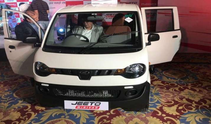 Mahindra ने लॉन्च की 3.45 लाख रुपए में मिनी वैन, 26 किलोमीटर प्रति लीटर का है माइलेज Mahindra ने लॉन्च की 3.45 लाख रुपए में मिनी वैन, 26 किलोमीटर प्रति लीटर का है माइलेज- IndiaTV Paisa