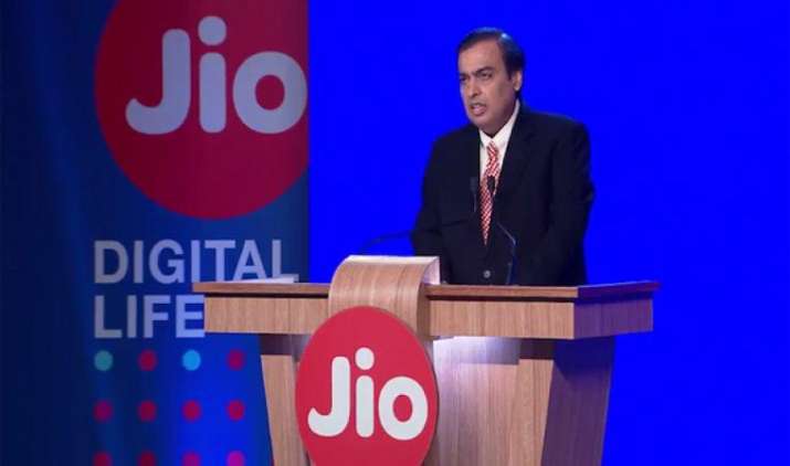 जियो के दम पर रिलायंस इंडस्ट्री की मार्केट कैप 6 लाख करोड़ के पार, एक साल में 75% बढ़ गया कंपनी का शेयर जियो के दम पर रिलायंस इंडस्ट्री की मार्केट कैप 6 लाख करोड़ के पार, एक साल में 75% बढ़ गया कंपनी का शेयर- India TV Paisa