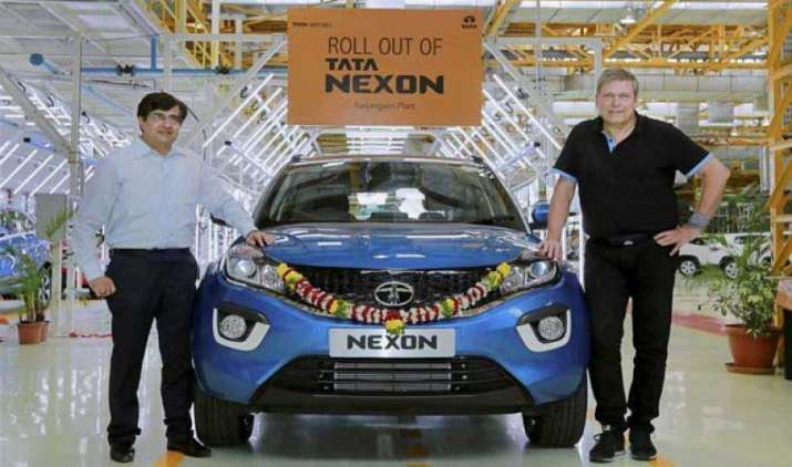 टाटा मोटर्स के रंजनगांव प्लांट से रवाना हुई पहली Nexon एसयूवी, जल्द होगी बाजार में लॉन्च टाटा मोटर्स के रंजनगांव प्लांट से रवाना हुई पहली Nexon एसयूवी, जल्द होगी बाजार में लॉन्च- IndiaTV Paisa