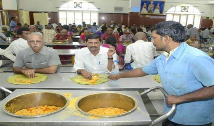 सरकार ने किया स्पष्ट, धार्मिक संस्थानों की ओर से दिए जाने वाले मुफ्त भोजन पर नहीं लगेगा GST सरकार ने किया स्पष्ट, धार्मिक संस्थानों की ओर से दिए जाने वाले मुफ्त भोजन पर नहीं लगेगा GST- IndiaTV Paisa