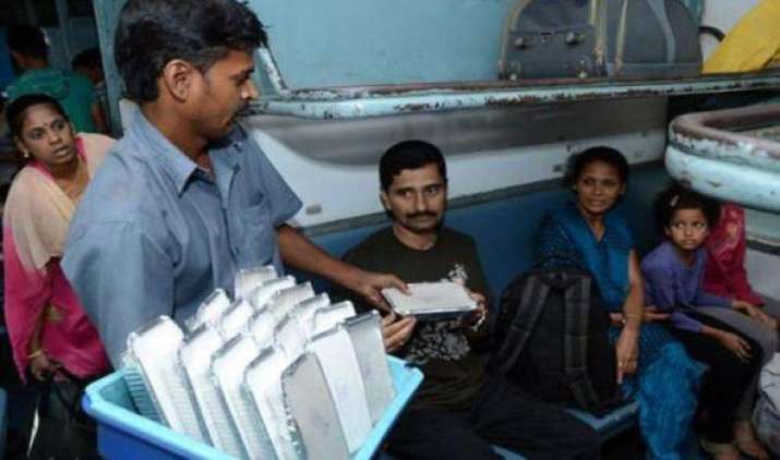 रेल में मिलने वाले खाने की सुधरेगी क्वालिटी, साल के अंत तक सभी ट्रेनों में कैटेरिंग सर्विस की जिम्मेदारी होगी IRCTC के पास रेल में मिलने वाले खाने की सुधरेगी क्वालिटी, साल के अंत तक सभी ट्रेनों में कैटेरिंग सर्विस की जिम्मेदारी होगी IRCTC के पास- IndiaTV Paisa