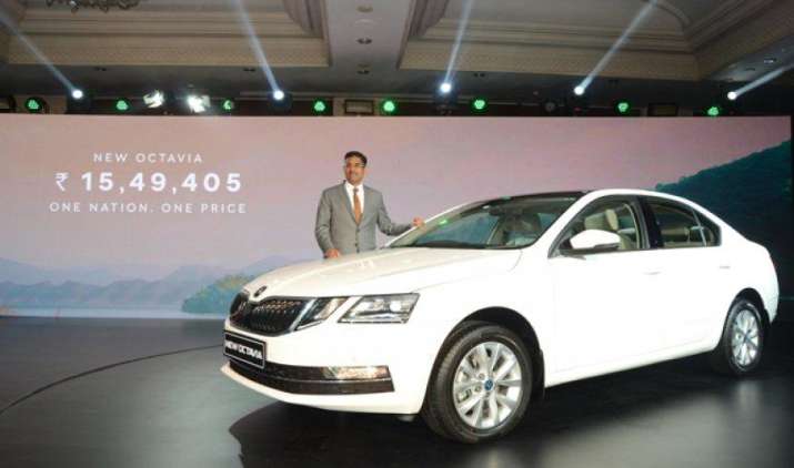 Skoda ने भारत में लॉन्च किया Octavia का फेसलिफ्ट वर्जन, शुरुआती कीमत है 15.49 लाख रुपए Skoda ने भारत में लॉन्च किया Octavia का फेसलिफ्ट वर्जन, शुरुआती कीमत है 15.49 लाख रुपए- IndiaTV Paisa