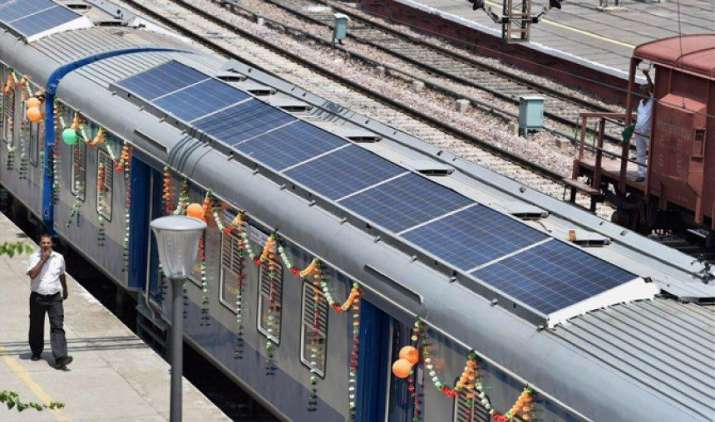 देश में दौड़ी सौर्य ऊर्जा से चलने वाली पहली सोलर ट्रेन, स्वच्छ व हरित ऊर्जा से बचेंगे हर साल 700 करोड़ रुपए देश में दौड़ी सौर्य ऊर्जा से चलने वाली पहली सोलर ट्रेन, स्वच्छ व हरित ऊर्जा से बचेंगे हर साल 700 करोड़ रुपए- IndiaTV Paisa