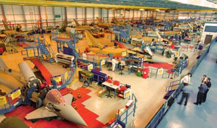 सरकार चार रक्षा कंपनियों में बेचेगी 25 फीसदी तक हिस्सेदारी, IPO का लेगी सहारा सरकार चार रक्षा कंपनियों में बेचेगी 25 फीसदी तक हिस्सेदारी, IPO का लेगी सहारा- India TV Paisa