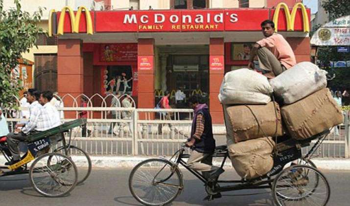 आज से उत्तर और पूर्व भारत में नहीं मिलेगा McDonald का बर्गर, लाइसेंस रद्द होने से बंद हो रहे हैं 169 रेस्टोरेंट्स आज से उत्तर और पूर्व भारत में नहीं मिलेगा McDonald का बर्गर, लाइसेंस रद्द होने से बंद हो रहे हैं 169 रेस्टोरेंट्स- India TV Paisa