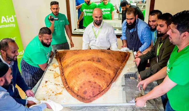 The world largest samosa made in London included in the... The world largest samosa made in London included in the...- India TV