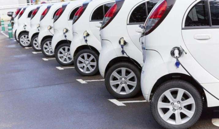 सरकार खरीदेगी 10,000 इलेक्ट्रिक वाहन, टाटा मोटर्स को मिला 11.2 लाख रुपए प्रति वाहन की दर पर ठेका सरकार खरीदेगी 10,000 इलेक्ट्रिक वाहन, टाटा मोटर्स को मिला 11.2 लाख रुपए प्रति वाहन की दर पर ठेका- IndiaTV Paisa