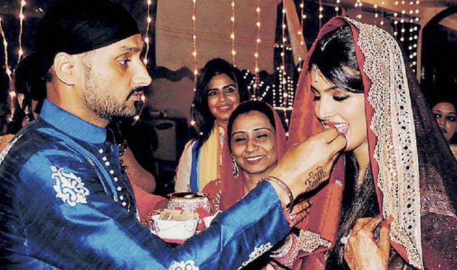 Harbhajan Singh with his wife Geeta Basra Harbhajan Singh with his wife Geeta Basra- India TV