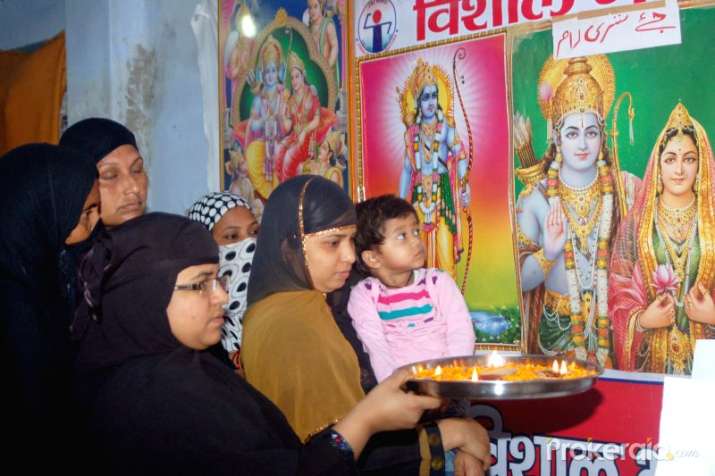 muslim-women-perform-aarti-of-lord-rama muslim-women-perform-aarti-of-lord-rama- India TV