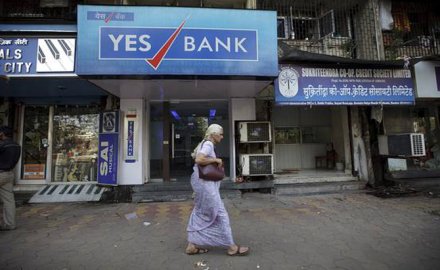 यस बैंक ने FY17 में 6k करोड़ रुपए का NPA छुपाया, Q2 में मुनाफा 25% बढ़ने के बाद भी शेयर में आई गिरावट यस बैंक ने FY17 में 6k करोड़ रुपए का NPA छुपाया, Q2 में मुनाफा 25% बढ़ने के बाद भी शेयर में आई गिरावट- India TV Paisa