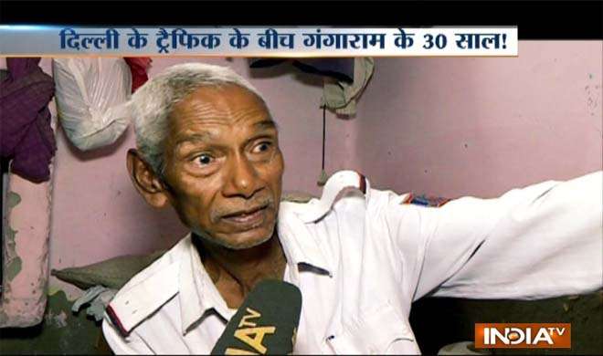 Delhi traffic old man Delhi traffic old man- India TV