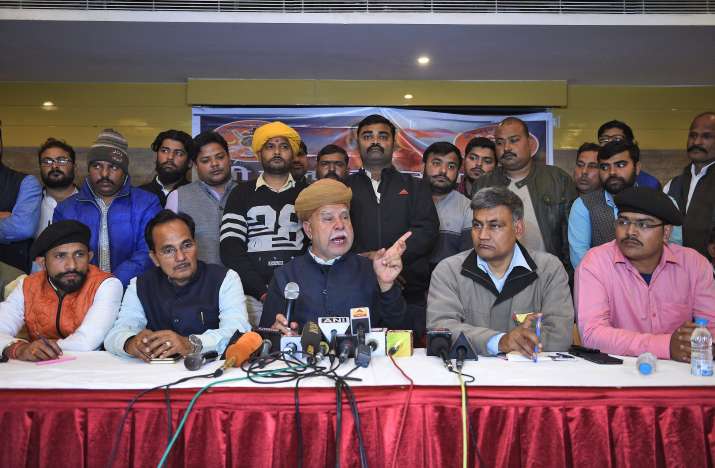 Karni-Sena-leader-Lokendra-Singh-Kalvi-meets-Yogi-Adityanath-agrees-to-watch-Padmaavat Karni-Sena-leader-Lokendra-Singh-Kalvi-meets-Yogi-Adityanath-agrees-to-watch-Padmaavat- India TV