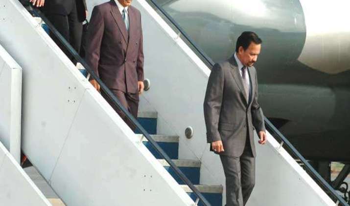 A-royal-surprise-Brunei-Sultan-Bolkiah-captains-aircraft-to-Delhi A-royal-surprise-Brunei-Sultan-Bolkiah-captains-aircraft-to-Delhi- India TV