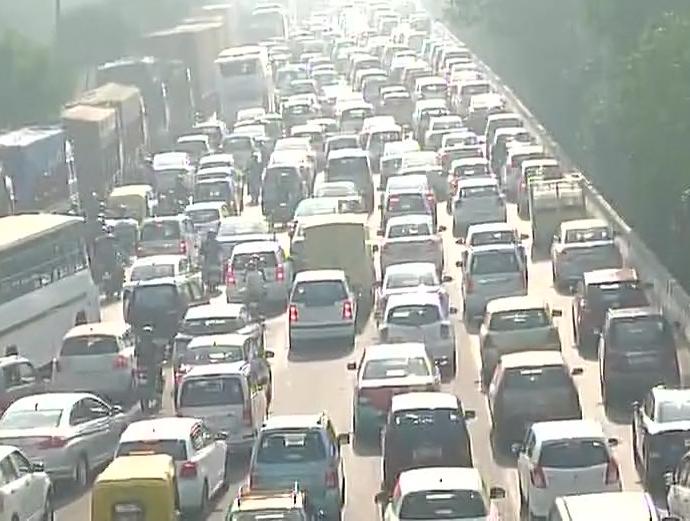 Massive-traffic-jam-in-Delhi-NCR-due-to-Republic-Day-full-dress-rehearsal Massive-traffic-jam-in-Delhi-NCR-due-to-Republic-Day-full-dress-rehearsal- India TV