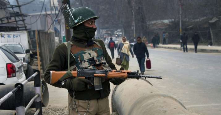 J-K-Police-misinterpreted-intelligence-input-to-let-off-woman-suspected-of-plotting-suicide-attack J-K-Police-misinterpreted-intelligence-input-to-let-off-woman-suspected-of-plotting-suicide-attack- India TV