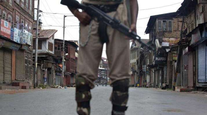 Jammu-Kashmir-Security-forces-nab-18-yr-old-Pune-girl-suspected-to-be-suicide-bomber Jammu-Kashmir-Security-forces-nab-18-yr-old-Pune-girl-suspected-to-be-suicide-bomber- India TV
