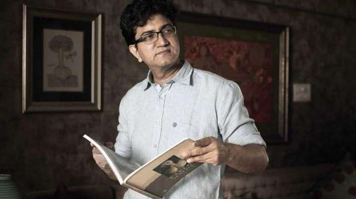 CBFC-chief-Prasoon-Joshi-skips-Jaipur-Lit-Fest-amid-threats-over-Padmaavat CBFC-chief-Prasoon-Joshi-skips-Jaipur-Lit-Fest-amid-threats-over-Padmaavat- India TV