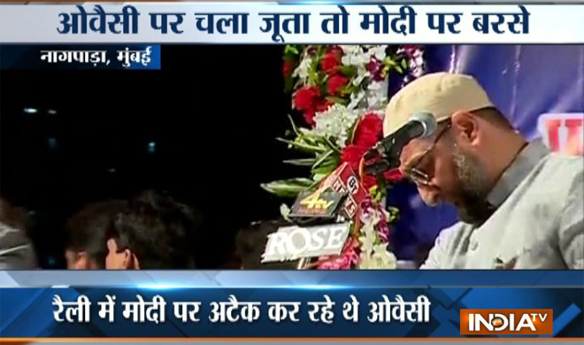 Shoe-thrown-at-AIMIM-chief-Asaduddin-Owaisi-in-Mumbai-rally Shoe-thrown-at-AIMIM-chief-Asaduddin-Owaisi-in-Mumbai-rally- India TV