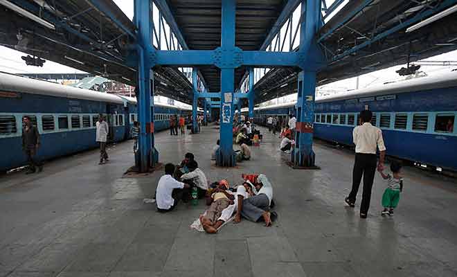Train at Platform Train at Platform- India TV Paisa