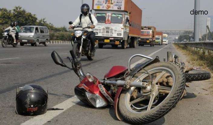 Four-of-family-die-in-Unnao-road-accident Four-of-family-die-in-Unnao-road-accident- India TV